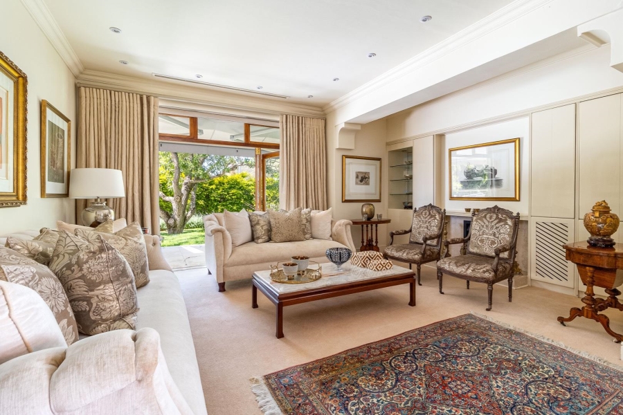 5 Bedroom Property for Sale in Fresnaye Western Cape